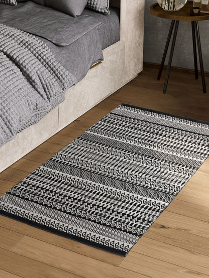 Tufted Printed Area Rug Black (Geometric)